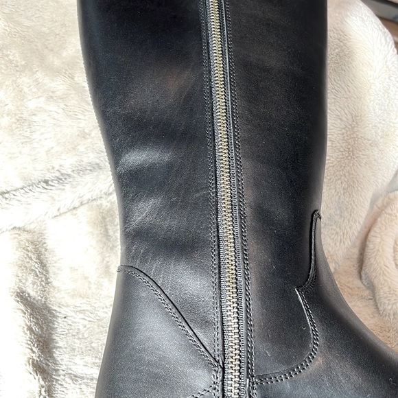 NIB Frye Marissa Medallion Inside Zip Tall Black Leather Riding Boot - Size 9 - Picture 15 of 16